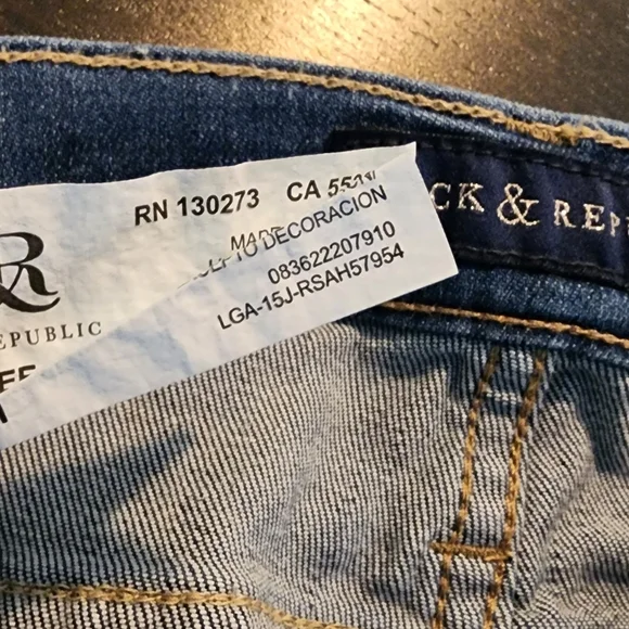 WOMEN'S ROCK & REPUBLIC DISTRESSED DENIM JEANS SIZE 10- EXCELLENT USED CONDITION - Picture 6 of 6